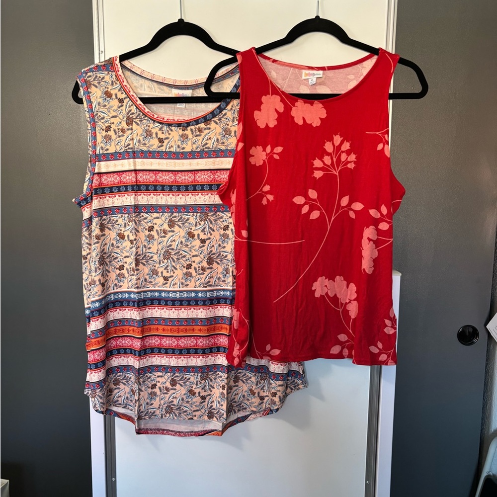 Floral and Striped Sleeveless Tops Set